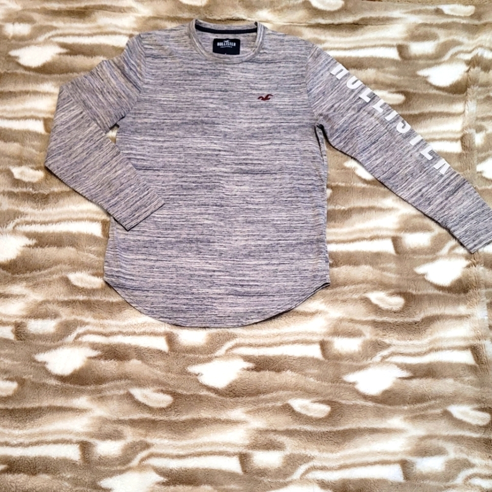 Hollister long-sleeved shirt size small woman's gray color